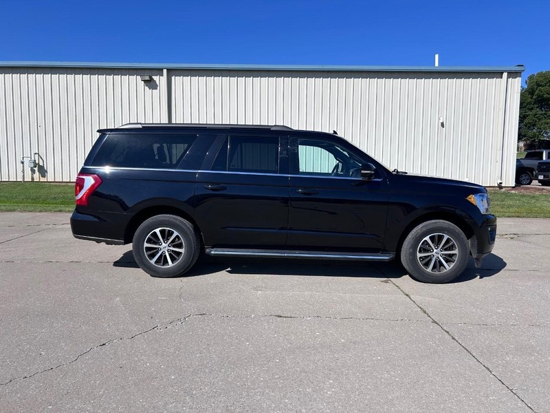 Ford Expedition Max Vehicle Full-screen Gallery Image 2