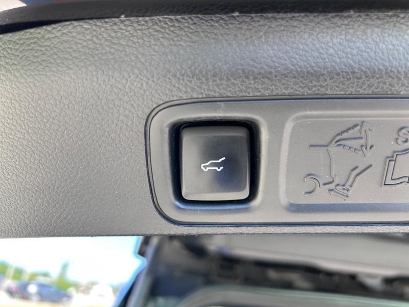 Ford Expedition Max Vehicle Full-screen Gallery Image 6