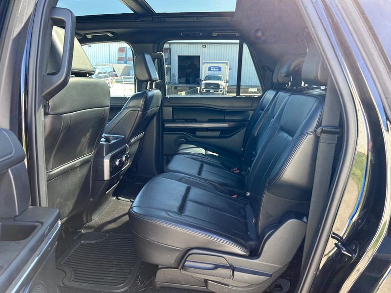 Ford Expedition Max Vehicle Full-screen Gallery Image 9