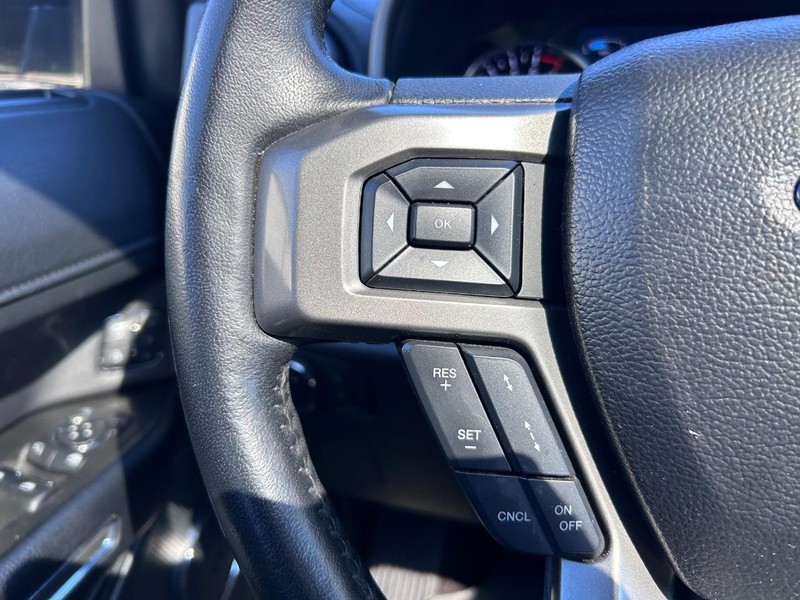 Ford Expedition Max Vehicle Full-screen Gallery Image 14