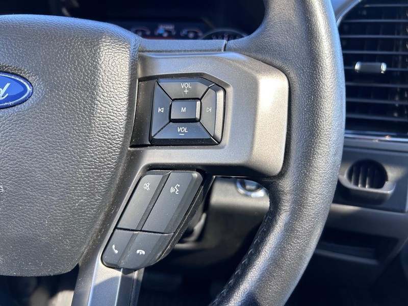 Ford Expedition Max Vehicle Full-screen Gallery Image 15