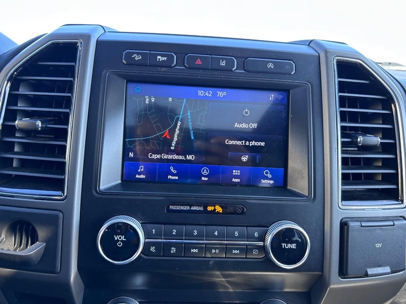 Ford Expedition Max Vehicle Full-screen Gallery Image 16