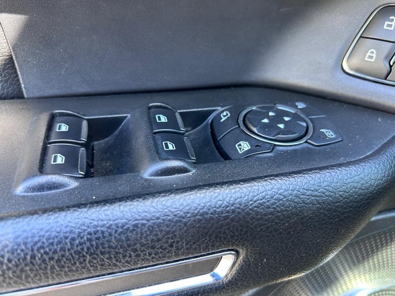 Ford Expedition Max Vehicle Full-screen Gallery Image 20