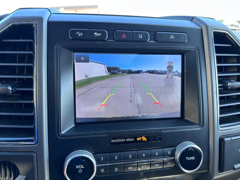 Ford Expedition Max Vehicle Full-screen Gallery Image 24