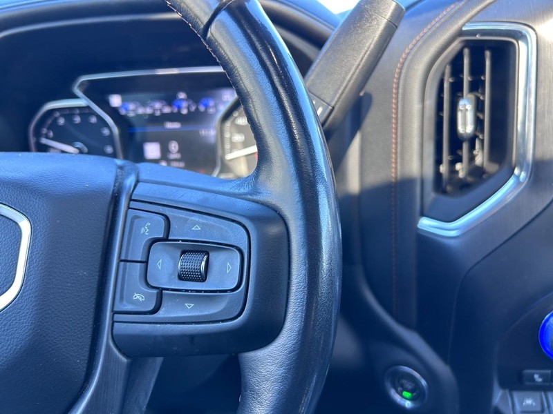 GMC Sierra 1500 Vehicle Full-screen Gallery Image 12