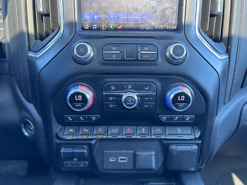 GMC Sierra 1500 Vehicle Full-screen Gallery Image 14