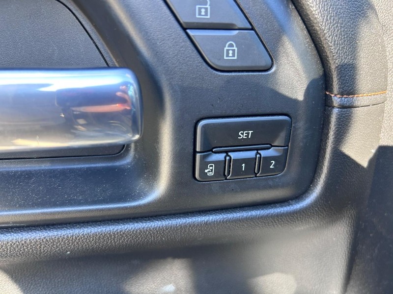 GMC Sierra 1500 Vehicle Full-screen Gallery Image 17