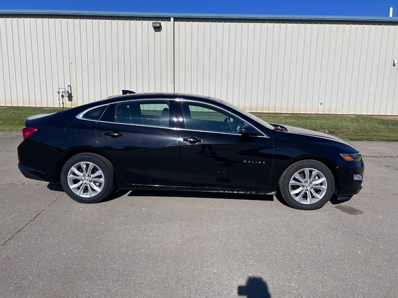 Chevrolet Malibu Vehicle Full-screen Gallery Image 02