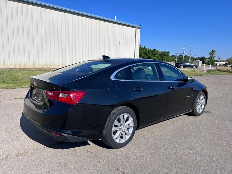 Chevrolet Malibu Vehicle Full-screen Gallery Image 03