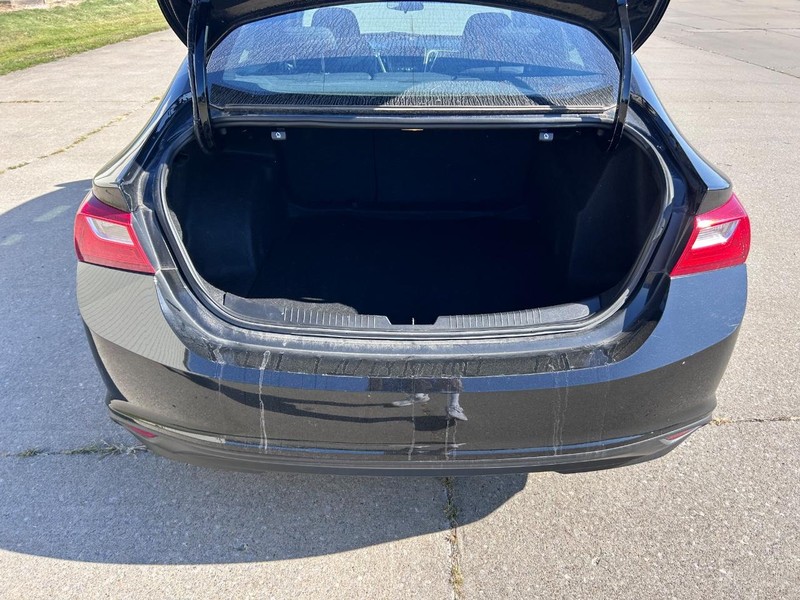 Chevrolet Malibu Vehicle Full-screen Gallery Image 05