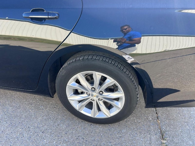 Chevrolet Malibu Vehicle Full-screen Gallery Image 06