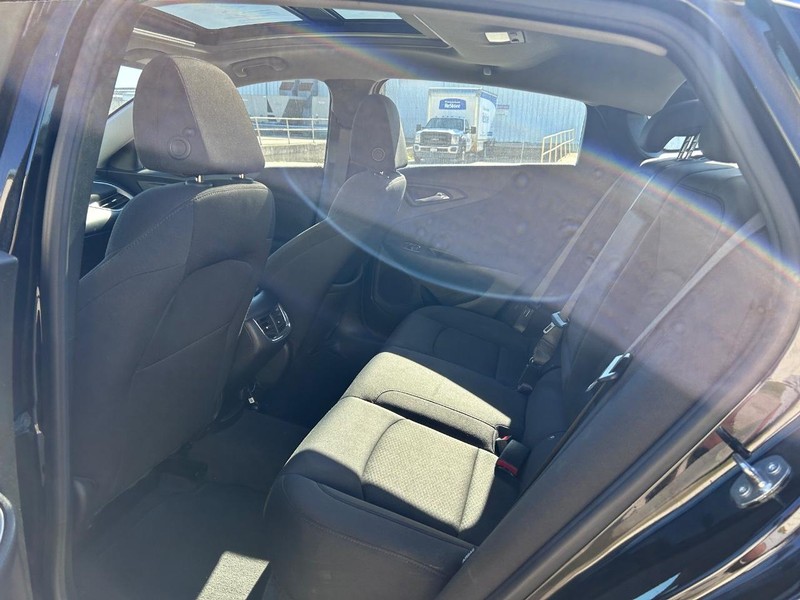 Chevrolet Malibu Vehicle Full-screen Gallery Image 07