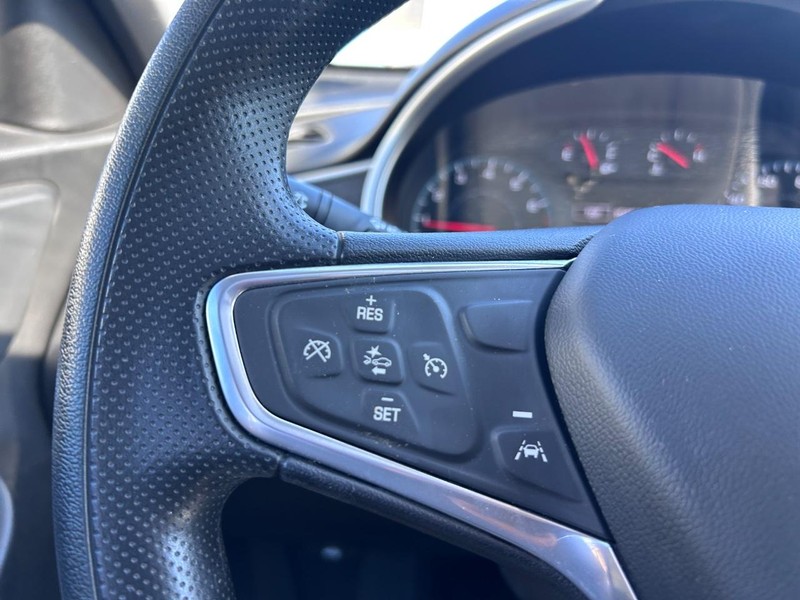 Chevrolet Malibu Vehicle Full-screen Gallery Image 11