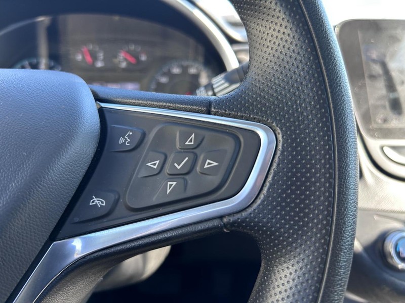 Chevrolet Malibu Vehicle Full-screen Gallery Image 12