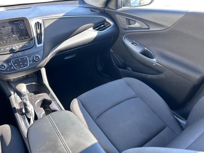 Chevrolet Malibu Vehicle Full-screen Gallery Image 16