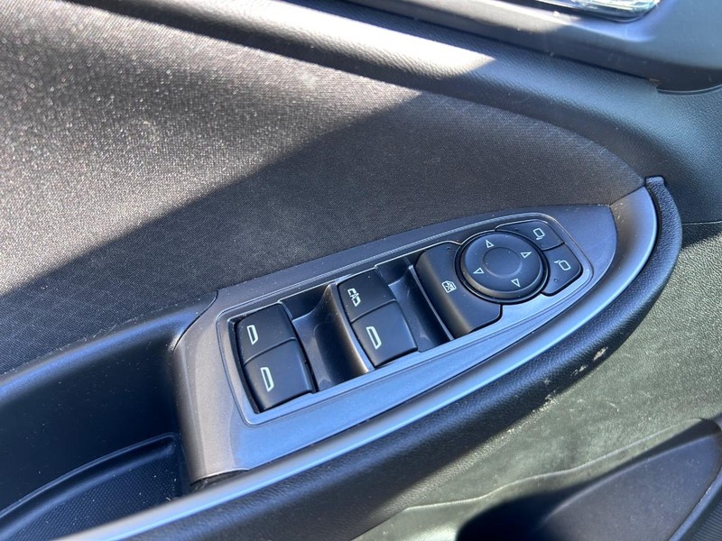 Chevrolet Malibu Vehicle Full-screen Gallery Image 17