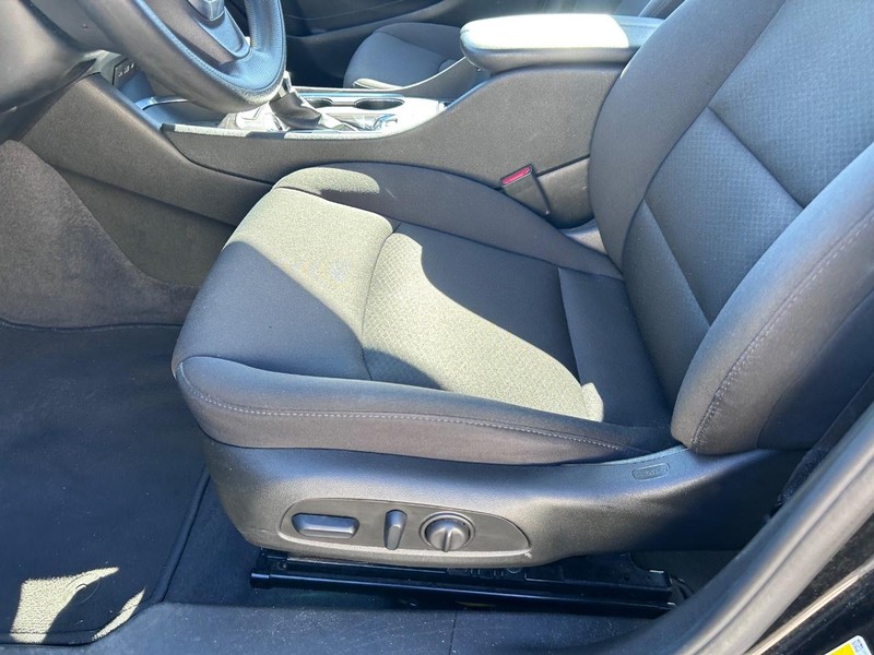 Chevrolet Malibu Vehicle Full-screen Gallery Image 18