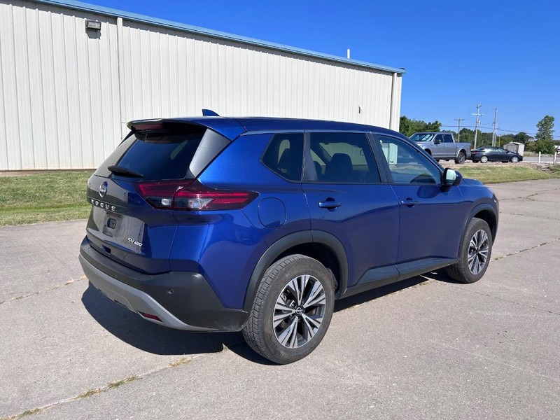 Nissan Rogue Vehicle Full-screen Gallery Image 3