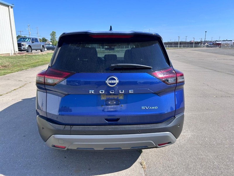 Nissan Rogue Vehicle Full-screen Gallery Image 4