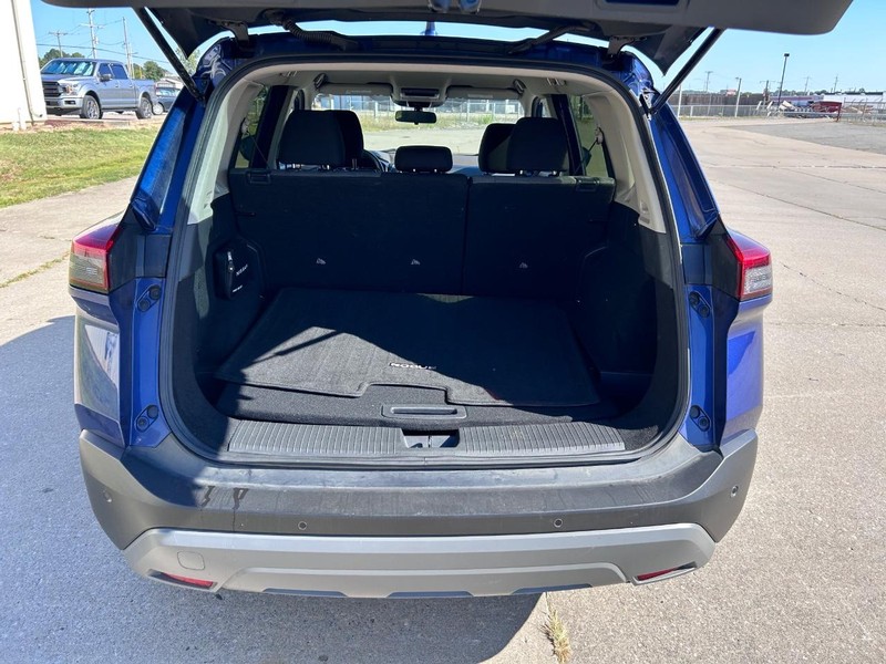 Nissan Rogue Vehicle Full-screen Gallery Image 5