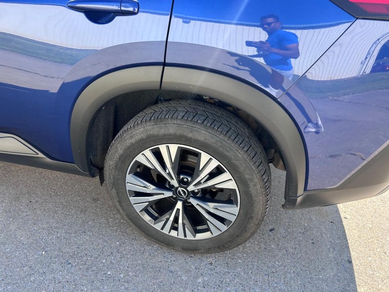 Nissan Rogue Vehicle Full-screen Gallery Image 6