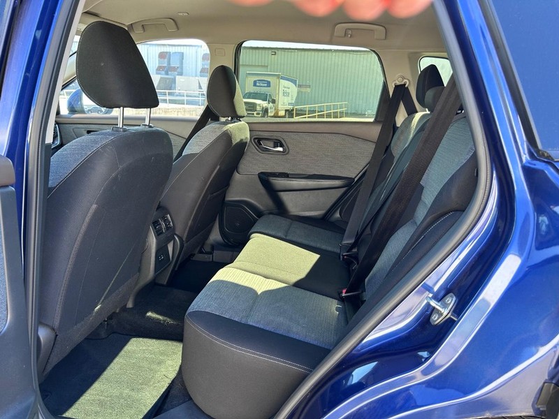 Nissan Rogue Vehicle Full-screen Gallery Image 7