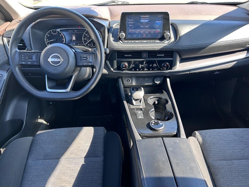 Nissan Rogue Vehicle Full-screen Gallery Image 8