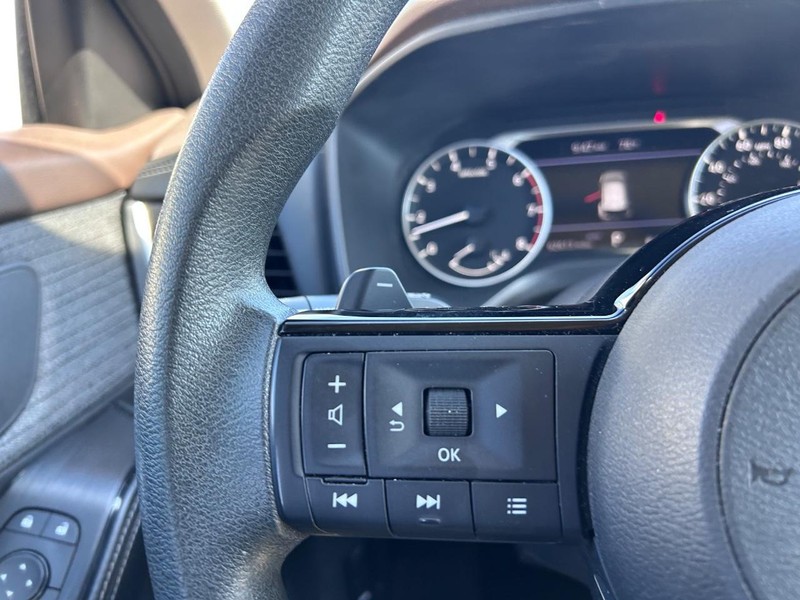 Nissan Rogue Vehicle Full-screen Gallery Image 10