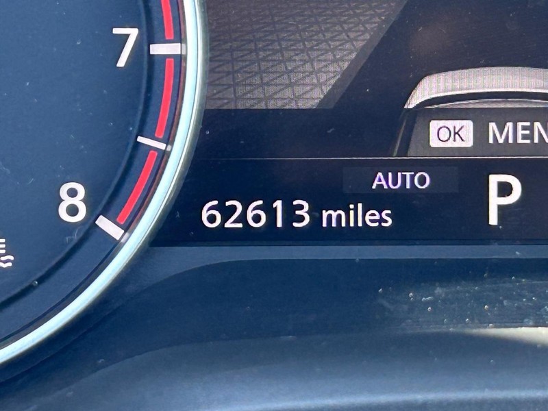 Nissan Rogue Vehicle Full-screen Gallery Image 18