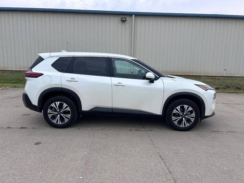 Nissan Rogue Vehicle Full-screen Gallery Image 2