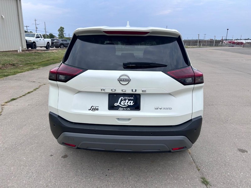 Nissan Rogue Vehicle Full-screen Gallery Image 4