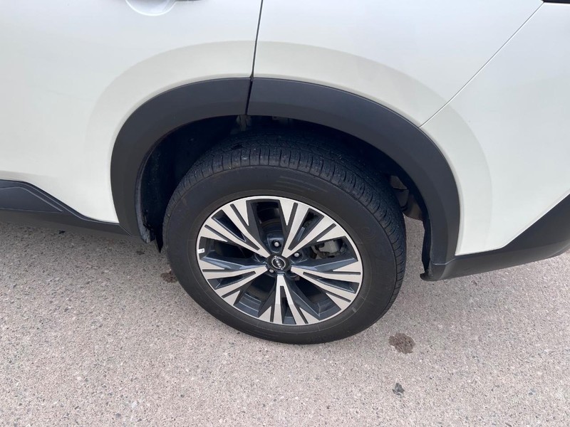 Nissan Rogue Vehicle Full-screen Gallery Image 6