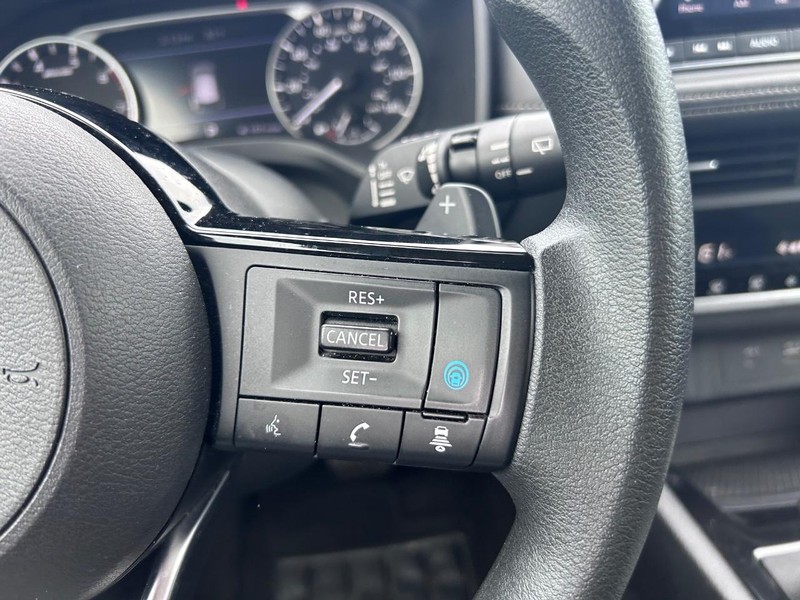 Nissan Rogue Vehicle Full-screen Gallery Image 11