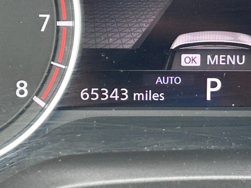 Nissan Rogue Vehicle Full-screen Gallery Image 18