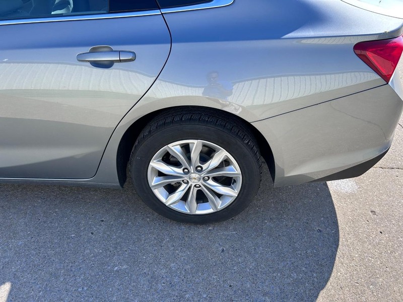 Chevrolet Malibu Vehicle Full-screen Gallery Image 6