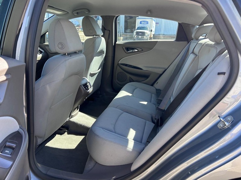 Chevrolet Malibu Vehicle Full-screen Gallery Image 7