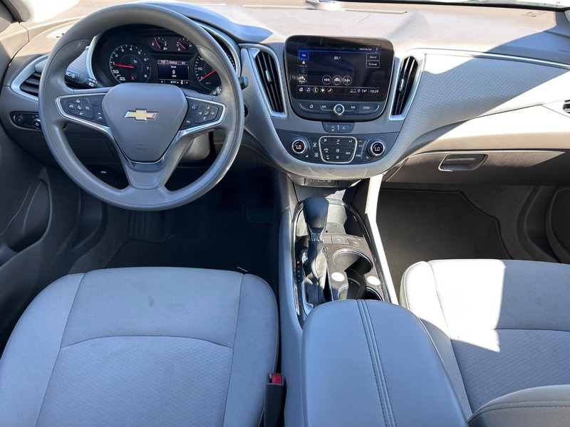 Chevrolet Malibu Vehicle Full-screen Gallery Image 8