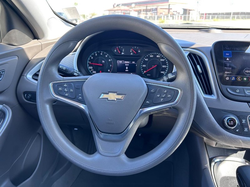Chevrolet Malibu Vehicle Full-screen Gallery Image 9