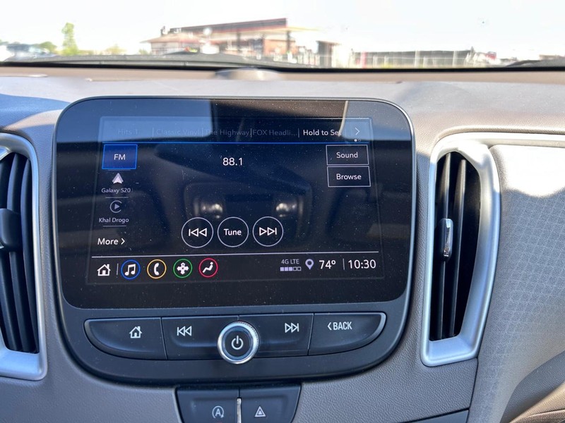 Chevrolet Malibu Vehicle Full-screen Gallery Image 12