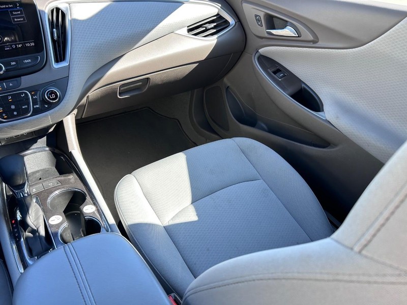 Chevrolet Malibu Vehicle Full-screen Gallery Image 15