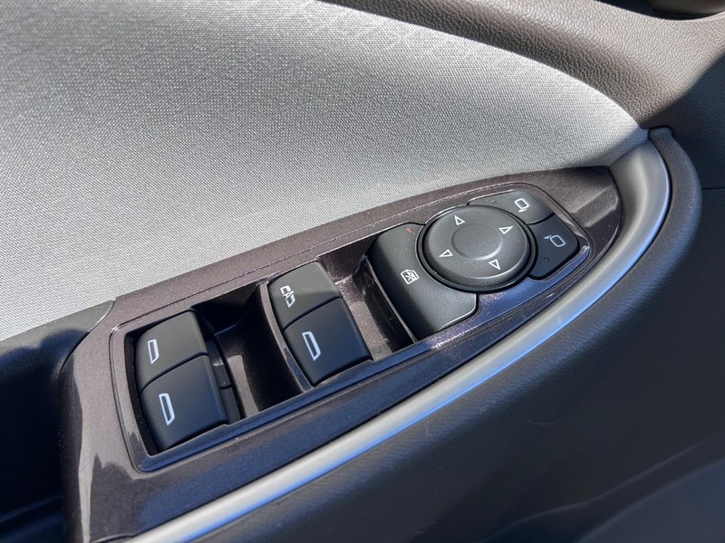 Chevrolet Malibu Vehicle Full-screen Gallery Image 16