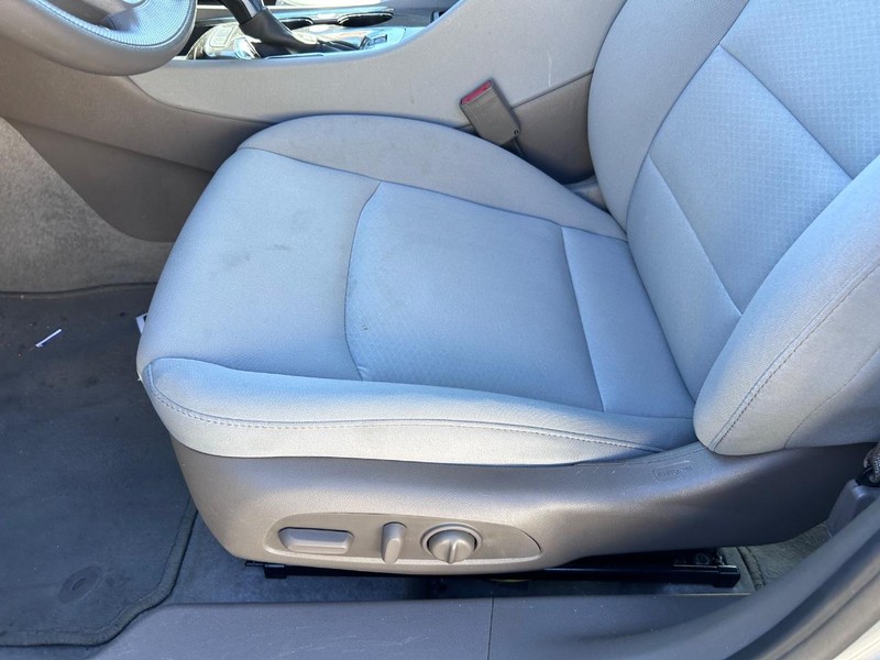 Chevrolet Malibu Vehicle Full-screen Gallery Image 17