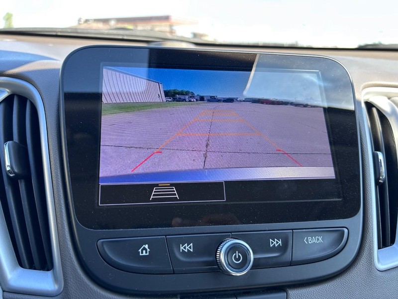 Chevrolet Malibu Vehicle Full-screen Gallery Image 19