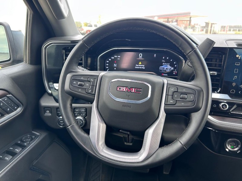 GMC Sierra 1500 Vehicle Full-screen Gallery Image 9