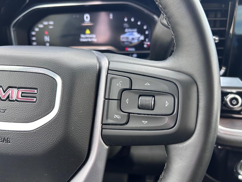 GMC Sierra 1500 Vehicle Full-screen Gallery Image 11