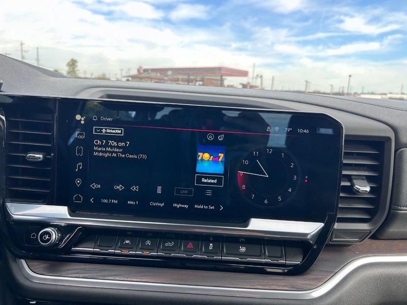 GMC Sierra 1500 Vehicle Full-screen Gallery Image 12