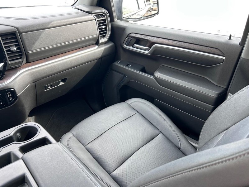 GMC Sierra 1500 Vehicle Full-screen Gallery Image 14