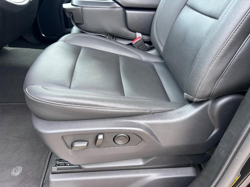 GMC Sierra 1500 Vehicle Full-screen Gallery Image 17