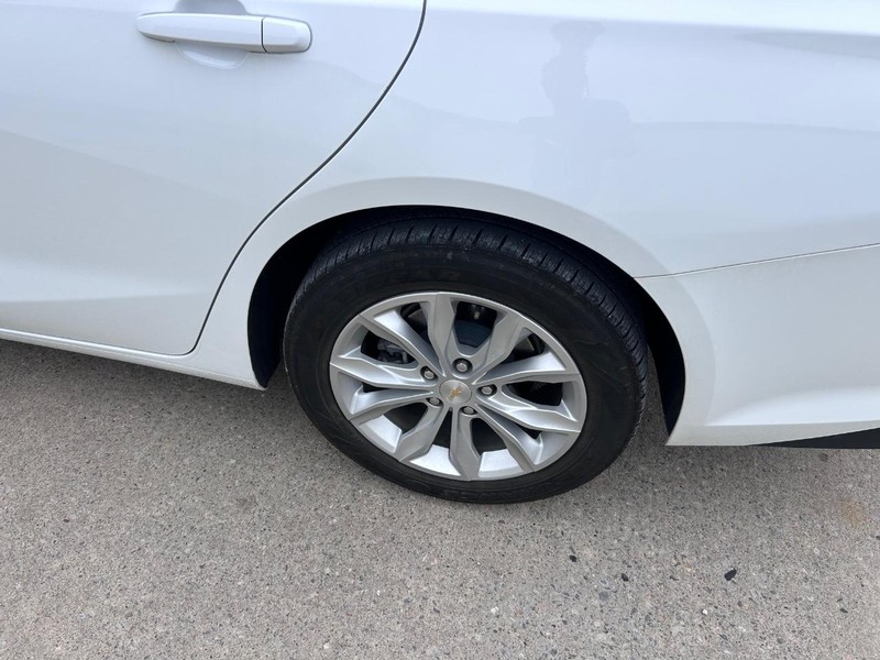 Chevrolet Malibu Vehicle Full-screen Gallery Image 06