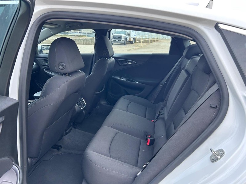 Chevrolet Malibu Vehicle Full-screen Gallery Image 07